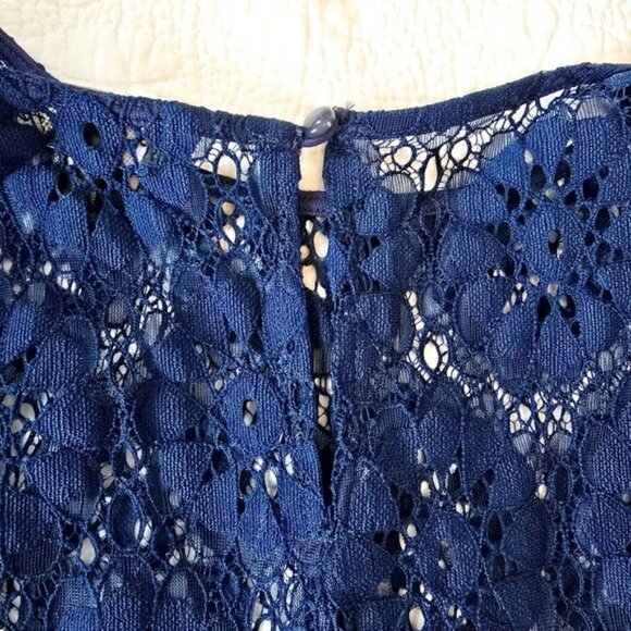 Love Reign Women's Maxi Dress Blue Floral Lace Size Medium Slits Party Holidays - Picture 10 of 12